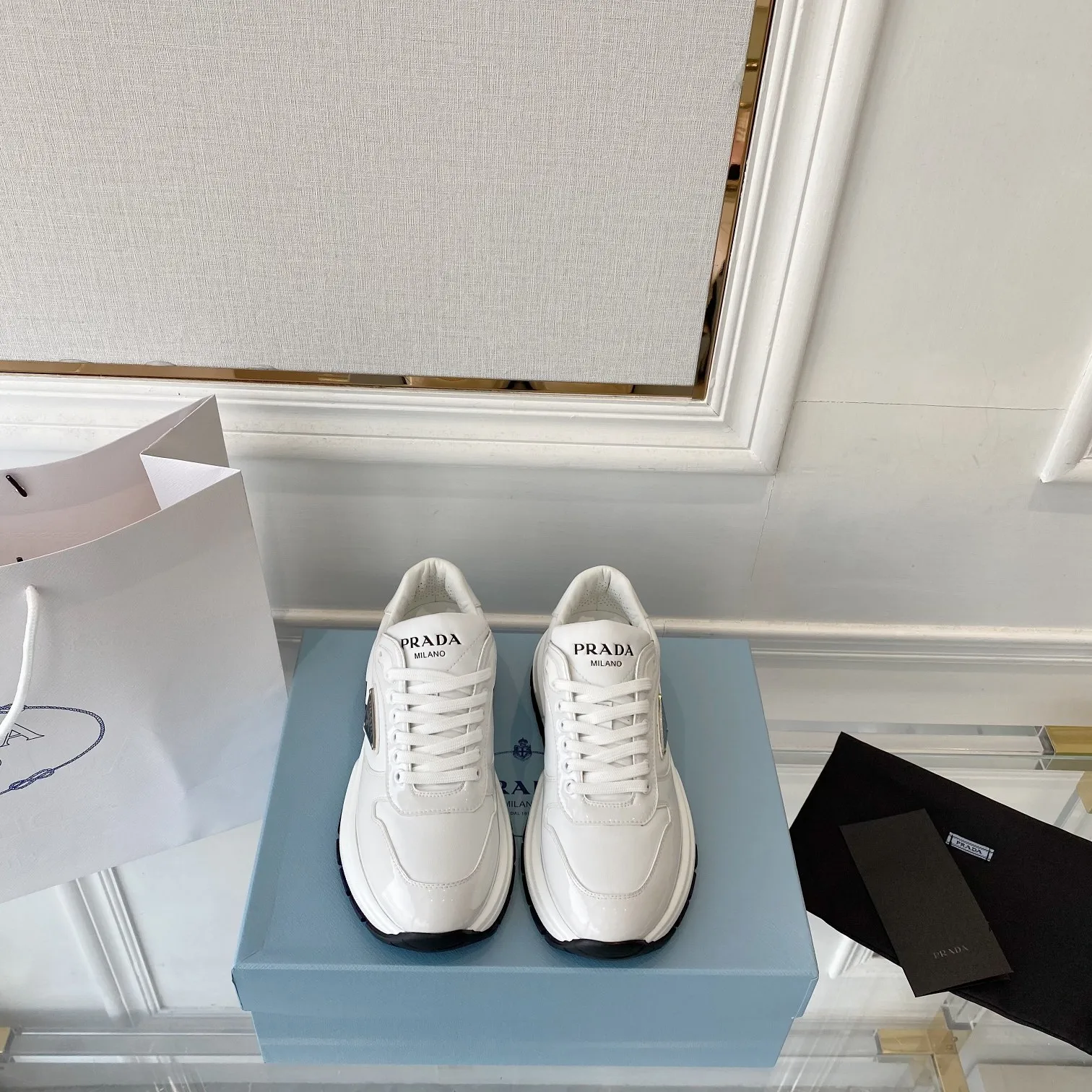 👟👟Ex-factory price 580👟👟 PRADA ²⁰²4 𝐬𝐬Prada’s new product comes with strength! ❣️Many Internet celebrities have the same style, fashionable and versatile nice items, original shoes are developed and purchased from Italian counters, and are reproduced 1:1 according to the original taste. This year’s theme is not to be defined, embodying texture through simplicity💛From thick-soled sneakers to zigzag short boots to 2024 flat shoes, everything reveals a sure-fire momentum...combining gentleness and handsomeness, the finishing touch for women❤️ The top-grade open-edge beaded cowhide with imported cowhide triangle logo is consistent with the original version, the wear-resistant and ultra-light two-color outsole, and the sheepskin lining are breathable and comfortable. ⚛Size: Women's 34-40 ⚛Size: Men's 39-45 Original packaging accessories. ⚛
